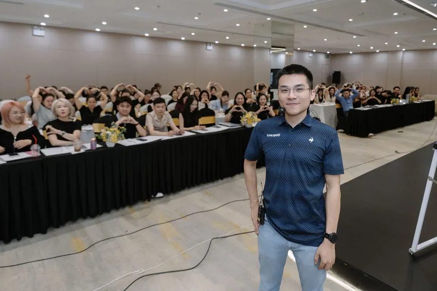 Hải Phạm đứng lớp đào tạo chủ cơ sở làm đẹp